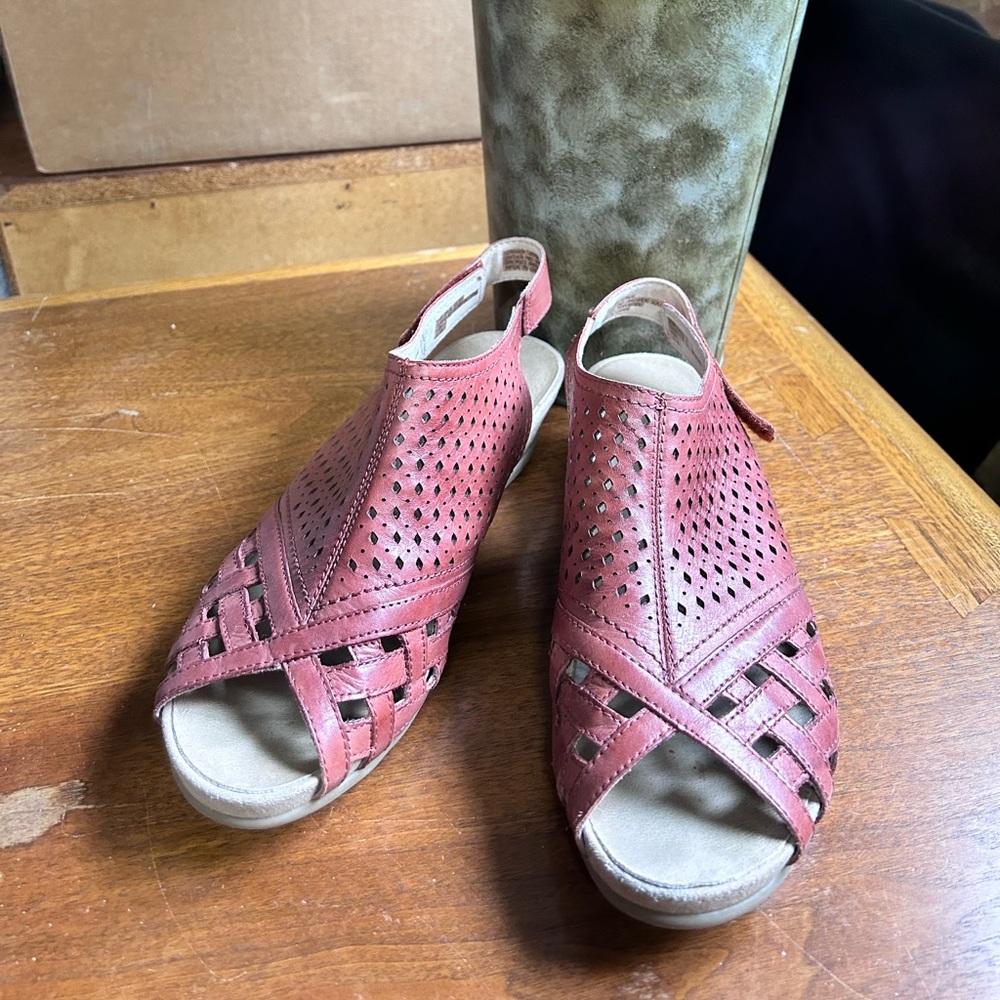 Earth huaraches sandals